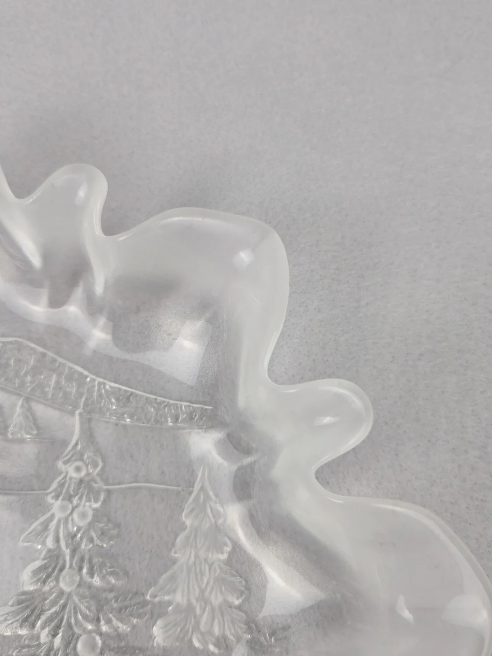 Title: Vintage Mikasa Walther-Glas Christmas Story Plate - Frosted Etched Glass